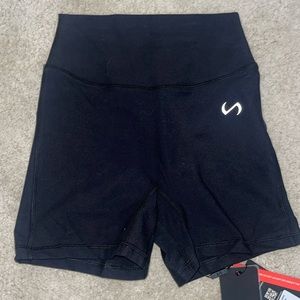 Genesis High Waisted
Workout Shorts - Black / s